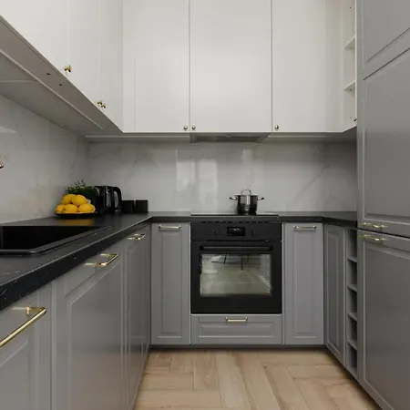 Stylish Kolejowa & Parking & Balcony By Renters شقة وارسو