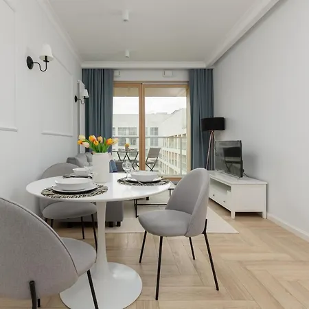 Stylish Kolejowa & Parking & Balcony By Renters شقة وارسو