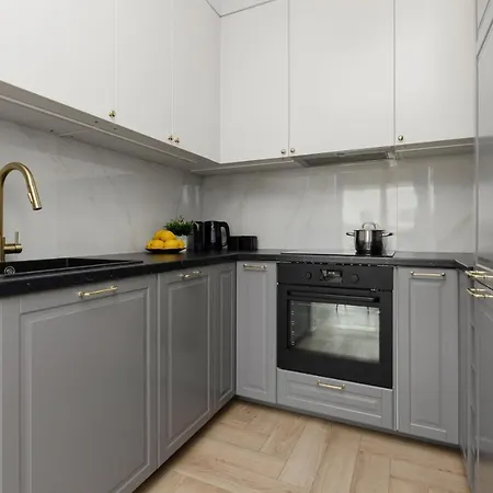 Stylish Kolejowa & Parking & Balcony By Renters Varşova