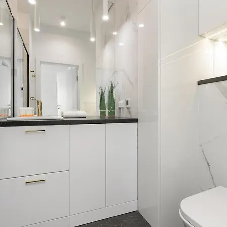 Daire Stylish Kolejowa & Parking & Balcony By Renters Varşova