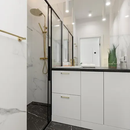 Daire Stylish Kolejowa & Parking & Balcony By Renters Varşova